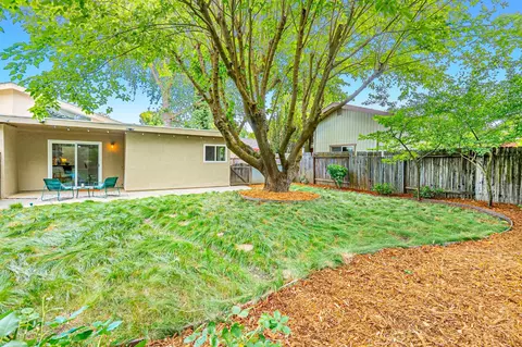 Exterior - 1131 Halifax Ave, Davis, CA 95616 photo 4 of 12