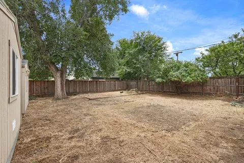 Exterior - 216 E Carlton Way, Tracy, CA 95376 photo 5 of 9