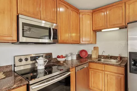 Kitchen - 216 E Carlton Way, Tracy, CA 95376 photo 4 of 4