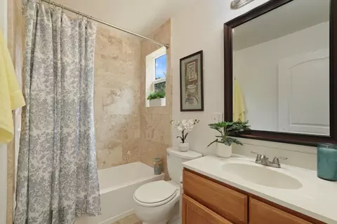 Bath - 216 E Carlton Way, Tracy, CA 95376 photo 3 of 3