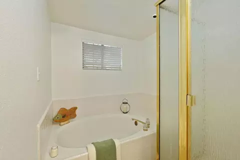 Bath - 216 E Carlton Way, Tracy, CA 95376 photo 2 of 3