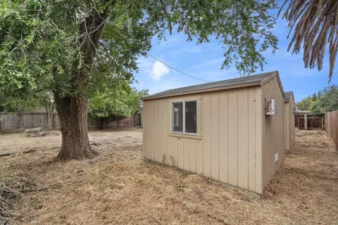 Exterior - 216 E Carlton Way, Tracy, CA 95376 photo 8 of 9