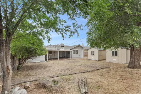 Exterior - 216 E Carlton Way, Tracy, CA 95376 photo 4 of 9