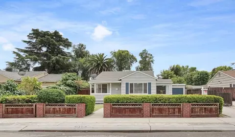 Exterior - 216 E Carlton Way, Tracy, CA 95376 photo 2 of 9