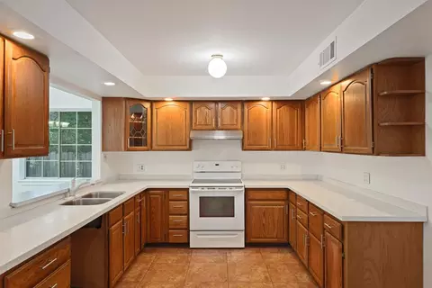 Kitchen - 174 Hemlock Dr, Lodi, CA 95240 photo 1 of 2