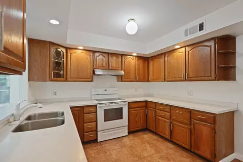 Kitchen - 174 Hemlock Dr, Lodi, CA 95240 photo 2 of 2