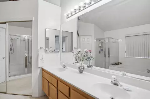 Bath - 1838 N Rail St, Manteca, CA 95337 photo 4 of 5