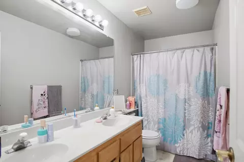 Bath - 1838 N Rail St, Manteca, CA 95337 photo 2 of 5