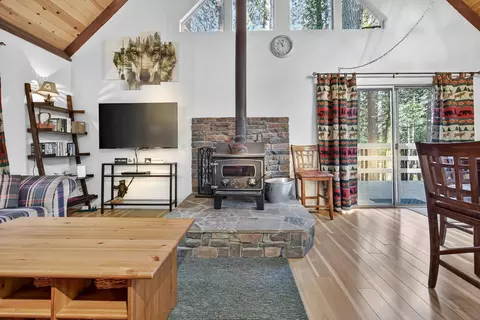Living - 1367 Kickapoo Ct, Arnold, CA 95223 photo 3 of 5