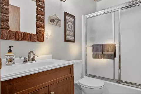 Bath - 1367 Kickapoo Ct, Arnold, CA 95223 photo 1 of 3