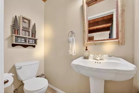 Bath - 1367 Kickapoo Ct, Arnold, CA 95223 photo 3 of 3