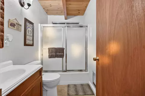 Bath - 1367 Kickapoo Ct, Arnold, CA 95223 photo 2 of 3