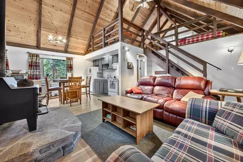 Living - 1367 Kickapoo Ct, Arnold, CA 95223 photo 2 of 5
