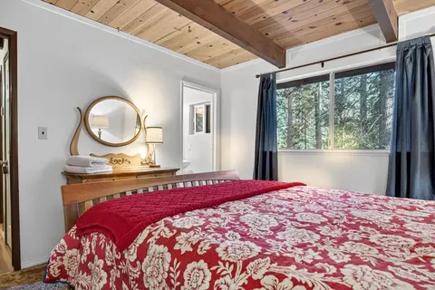 Bedroom - 1367 Kickapoo Ct, Arnold, CA 95223 photo 3 of 6