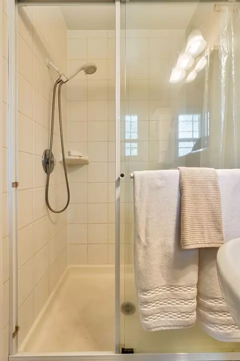 Bath - 5422 Earnell St, Carmichael, CA 95608 photo 2 of 3