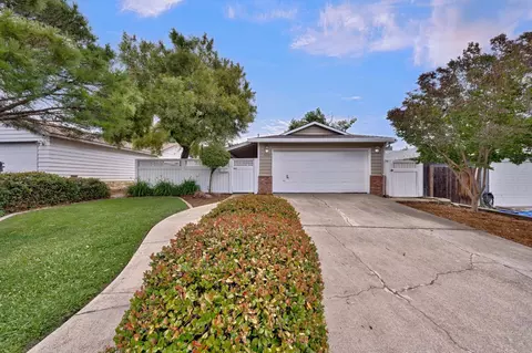 Exterior - 5422 Earnell St, Carmichael, CA 95608 photo 2 of 15