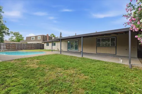 Exterior - 4607 Hixon Cir, Carmichael, CA 95608 photo 5 of 7
