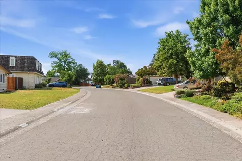 View/Area - 4607 Hixon Cir, Carmichael, CA 95608 photo 4 of 5