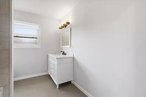 Bath - 4607 Hixon Cir, Carmichael, CA 95608 photo 3 of 4