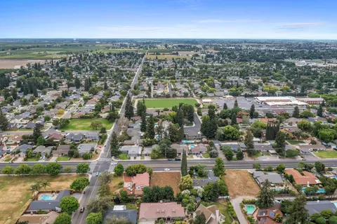 View/Area - 2340 E Hawkeye Ave, Turlock, CA 95380 photo 6 of 10