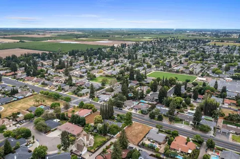View/Area - 2340 E Hawkeye Ave, Turlock, CA 95380 photo 7 of 10