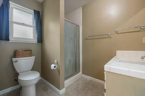 Bath - 2340 E Hawkeye Ave, Turlock, CA 95380 photo 2 of 3