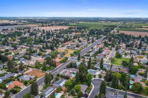 View/Area - 2340 E Hawkeye Ave, Turlock, CA 95380 photo 8 of 10