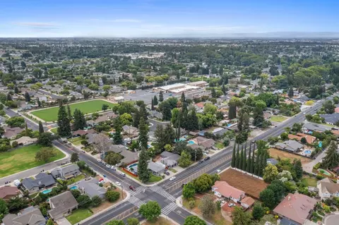 View/Area - 2340 E Hawkeye Ave, Turlock, CA 95380 photo 4 of 10