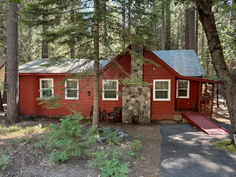 22133 Sarah Cir, Long Barn, CA 95335