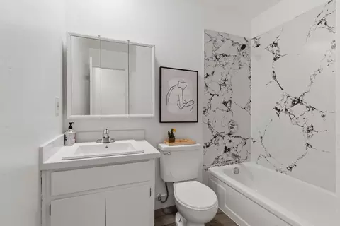 Bath - 1264 Parkview St, Manteca, CA 95337 photo 1 of 2