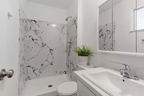 Bath - 1264 Parkview St, Manteca, CA 95337 photo 2 of 2
