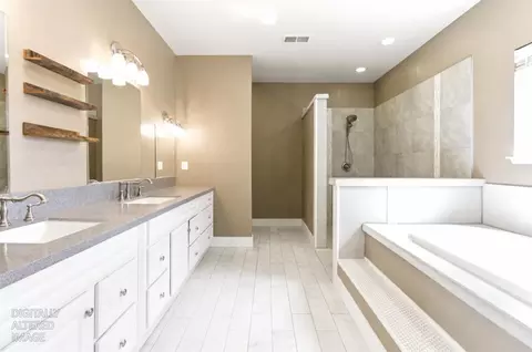 Bath - 4856 Hazelwood Ave, Carmichael, CA 95608 photo 1 of 5