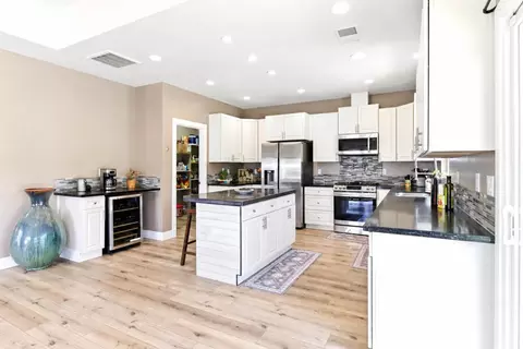 Kitchen - 4856 Hazelwood Ave, Carmichael, CA 95608 photo 2 of 4