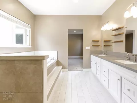 Bath - 4856 Hazelwood Ave, Carmichael, CA 95608 photo 3 of 5