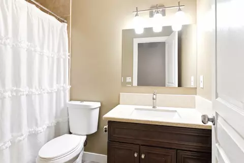 Bath - 4856 Hazelwood Ave, Carmichael, CA 95608 photo 5 of 5