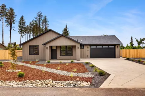 6651 Evergreen Ln, Paradise, CA 95969