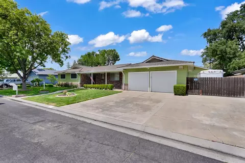 301 Robin Hood Dr, Modesto, CA 95350