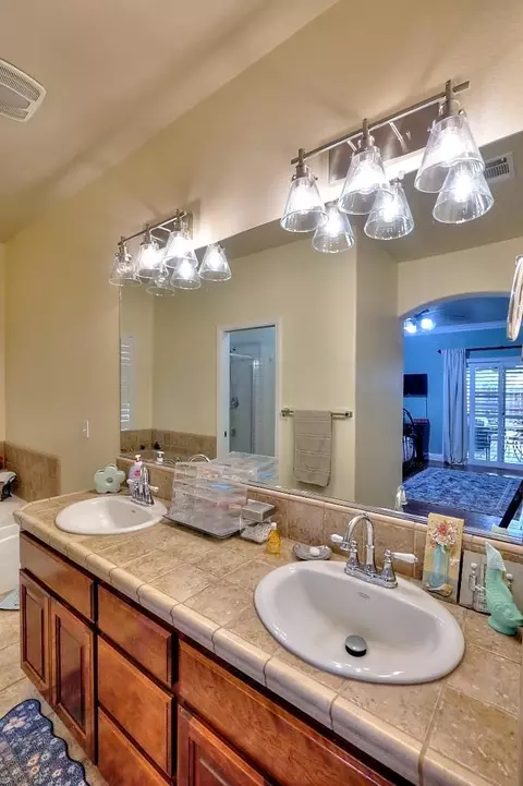 Bath - 4152 Post Oak Dr, Turlock, CA 95382 photo 4 of 5