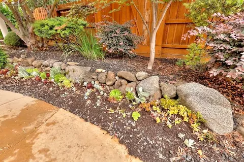 Exterior - 4152 Post Oak Dr, Turlock, CA 95382 photo 12 of 15