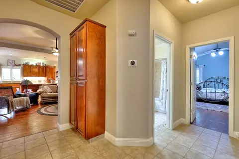 Entry Way - 4152 Post Oak Dr, Turlock, CA 95382 photo 6 of 8
