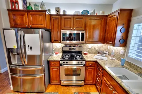 Kitchen - 4152 Post Oak Dr, Turlock, CA 95382 photo 4 of 7