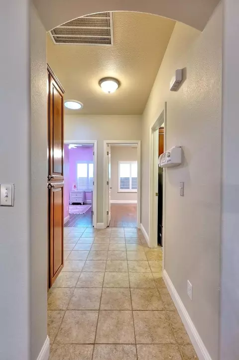 Entry Way - 4152 Post Oak Dr, Turlock, CA 95382 photo 5 of 8