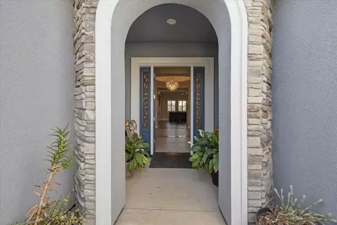 Entry Way - 1322 Mossback Dr, Manteca, CA 95337 photo 2 of 6