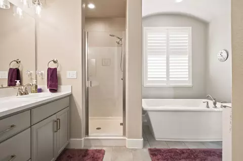 Bath - 1322 Mossback Dr, Manteca, CA 95337 photo 5 of 5