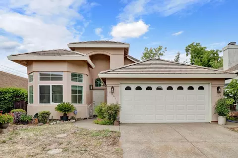 8901 Cedarvillage Dr, Fair Oaks, CA 95628