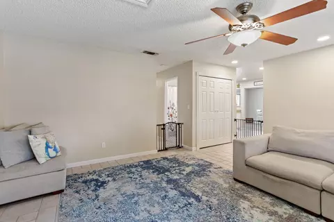 Living - 757 Clemens Ct, Ripon, CA 95366 photo 2 of 2