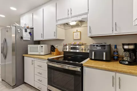 Kitchen - 757 Clemens Ct, Ripon, CA 95366 photo 3 of 4