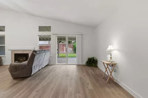 Living - 1009 Lambdin St, Manteca, CA 95336 photo 3 of 4