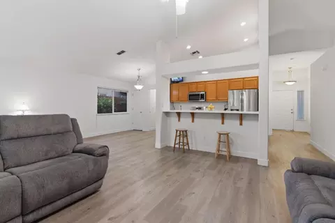 Entry Way - 1009 Lambdin St, Manteca, CA 95336 photo 7 of 9