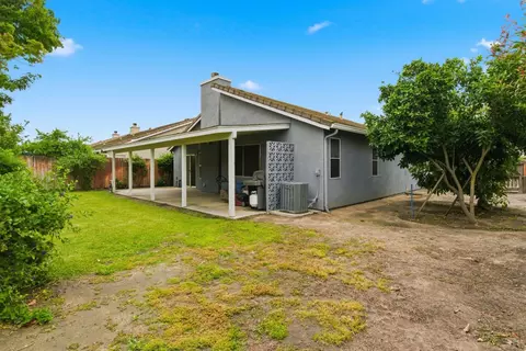 Exterior - 1009 Lambdin St, Manteca, CA 95336 photo 4 of 7